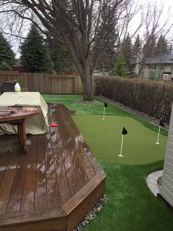 backyard ptting green with artificial grass