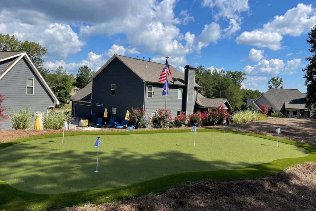 Residential putting green