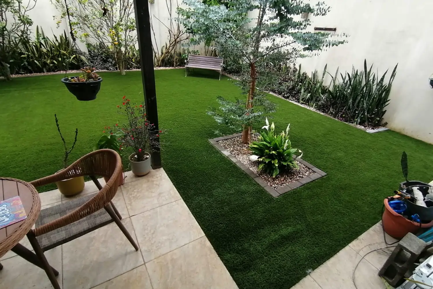 Artificial grass backyard installed by SYNLawn