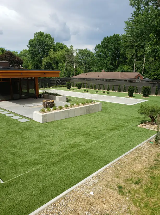 Artificial grass backyard installed by SYNLawn